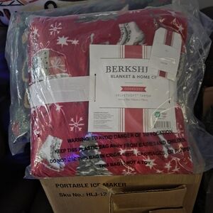 Berkshire Red Velvetsoft Throw Blanket